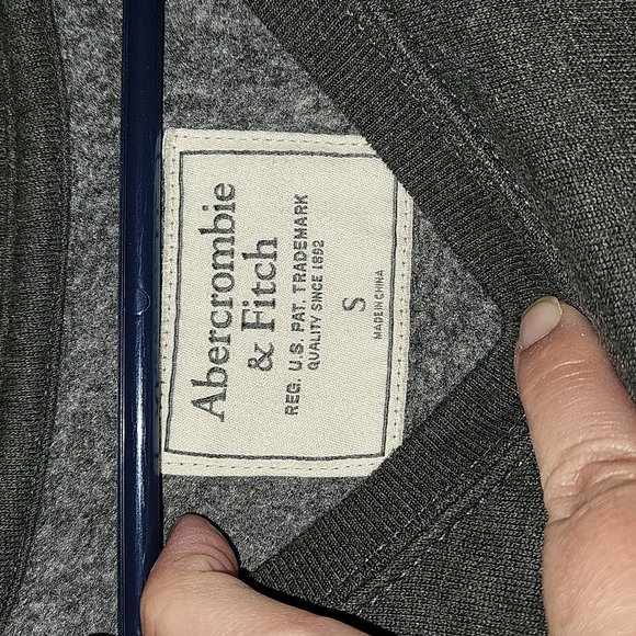 ABERCROMBIE SWEATSHIRT - Picture 6 of 7